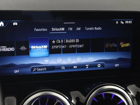 Used 2024 Mercedes-Benz GLA 35 AMG 4MATIC image 42