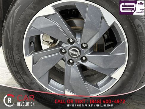 Used 2024 Nissan Rogue SV image 11