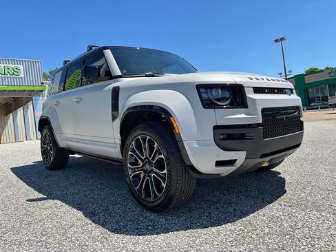 Used 2026 Land Rover Defender 110 image 17