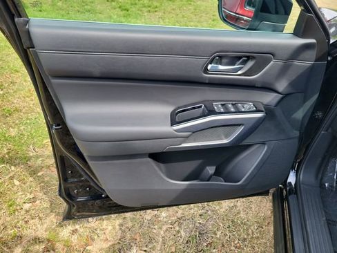 New 2026 Nissan Pathfinder SL FWD image 5