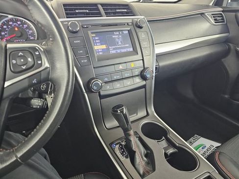 Used 2017 Toyota Camry SE image 32