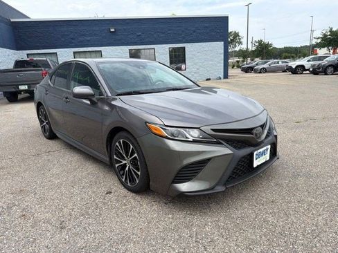 Used 2020 Toyota Camry SE w/ Carpet Mat Package FWD image 7