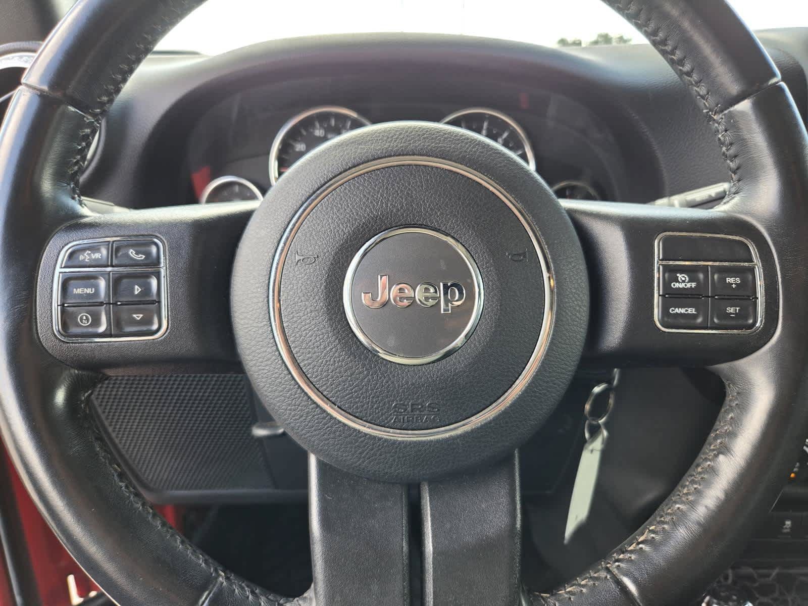 Used 2018 Jeep Wrangler Sahara w/ Connectivity Group AWD/4WD image 15