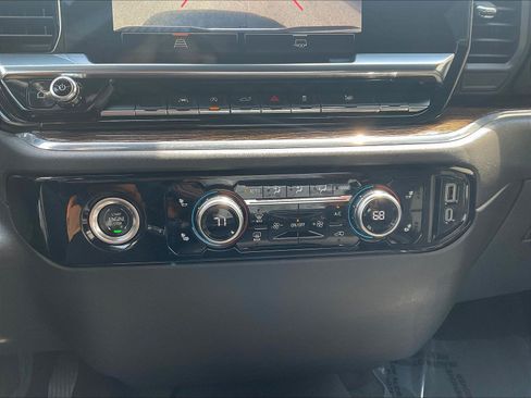 Used 2023 GMC Sierra 1500 SLE AWD/4WD image 15