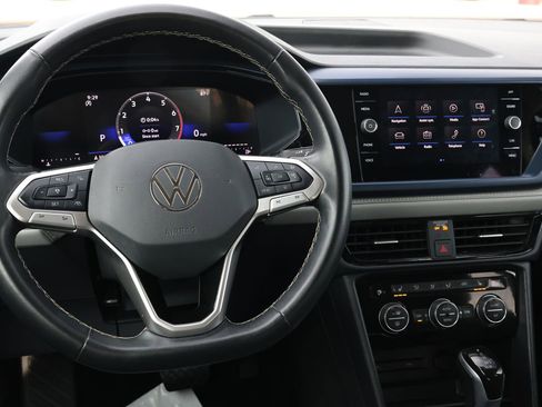 Used 2024 Volkswagen Taos SE image 17