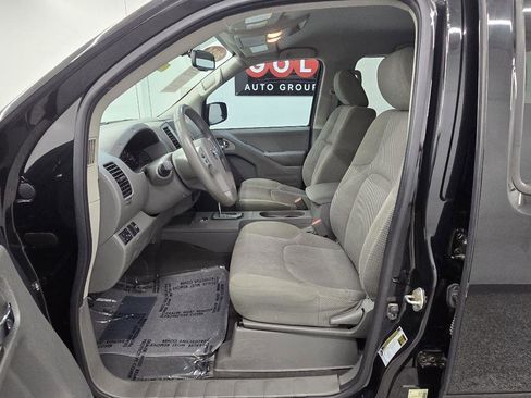Used 2021 Nissan Frontier SV w/ Midnight Edition Floor Mats image 11