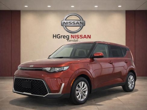 Used 2023 Kia Soul LX FWD image 3