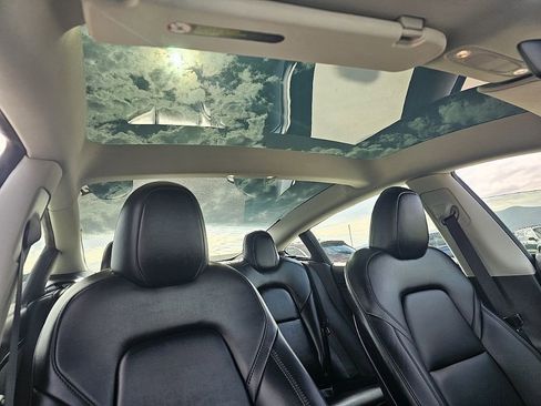 Used 2023 Tesla Model 3 Standard Range image 19