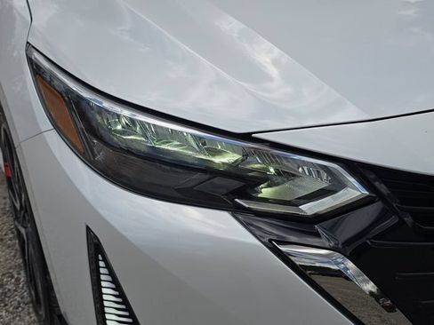 Used 2025 Nissan Sentra SR FWD image 7