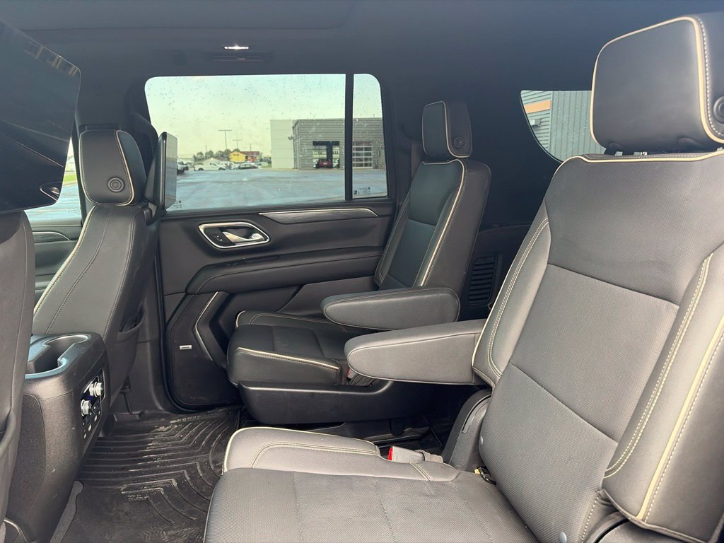 Used 2024 GMC Yukon XL SLT w/ SLT Luxury Package AWD/4WD image 7