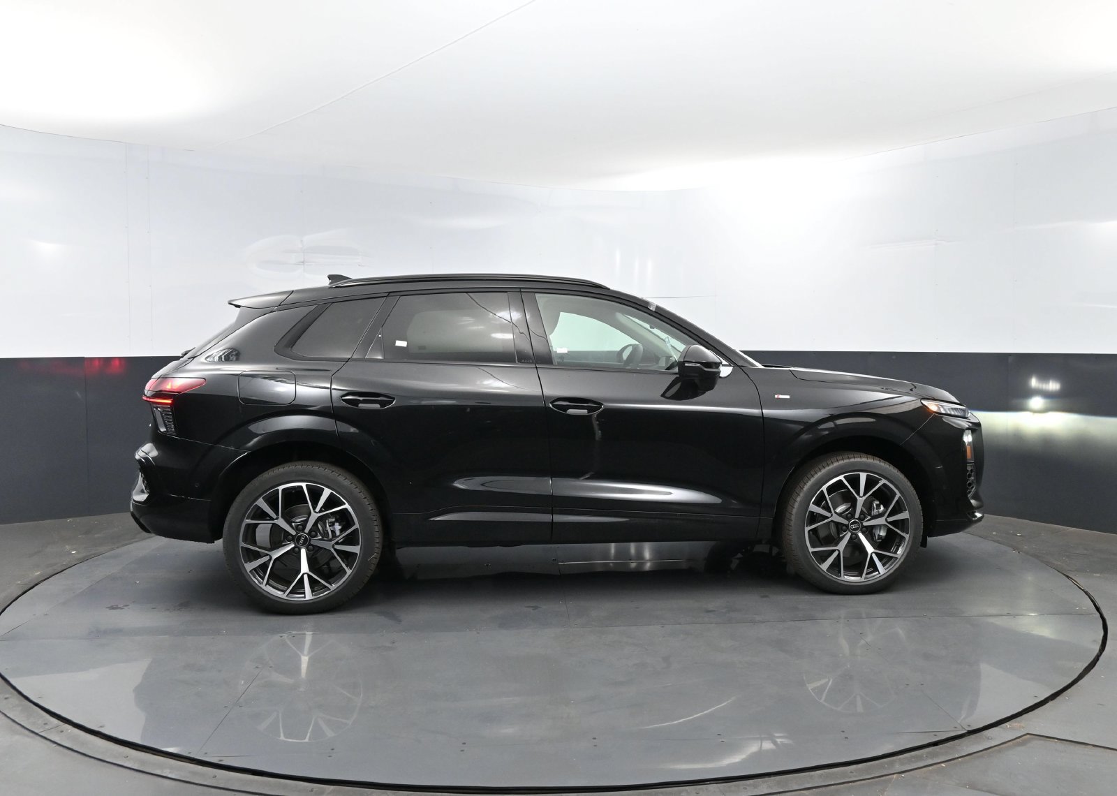 New 2026 Audi Q3 quattro 2.0T AWD/4WD image 4