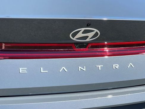 New 2026 Hyundai Elantra Hybrid FWD image 9