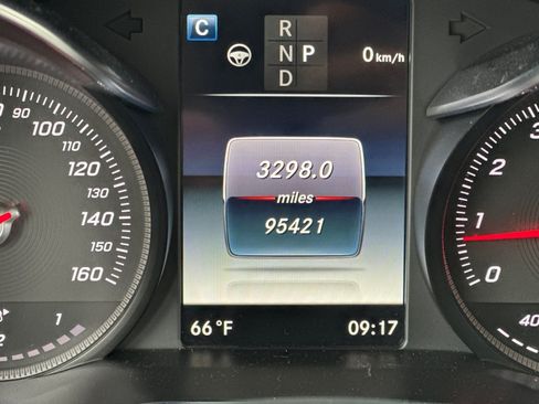 Used 2017 Mercedes-Benz GLC 300 4MATIC image 23