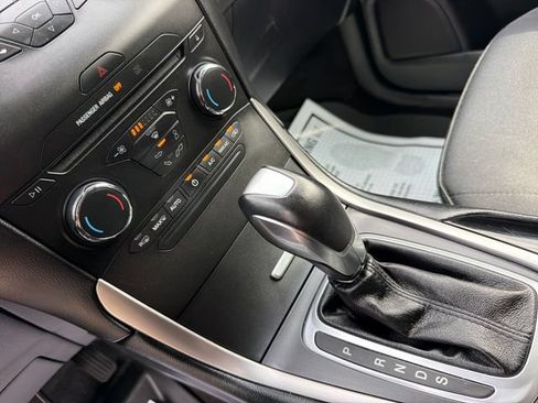 Used 2018 Ford Edge SEL AWD/4WD image 24
