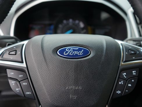 Used 2017 Ford Edge SEL w/ Equipment Group 201A AWD/4WD image 17