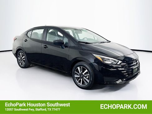 Used 2025 Nissan Versa SV FWD image 1