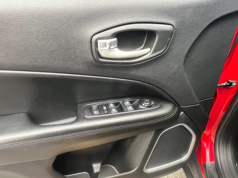 Used 2020 Jeep Compass Latitude AWD/4WD image 11