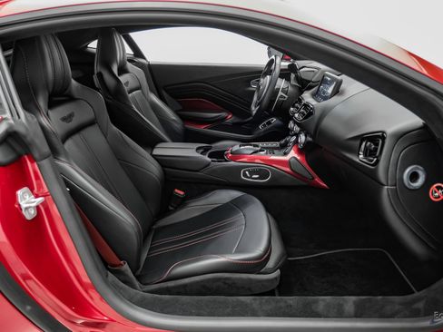 Used 2019 Aston Martin V8 Vantage Coupe RWD image 51