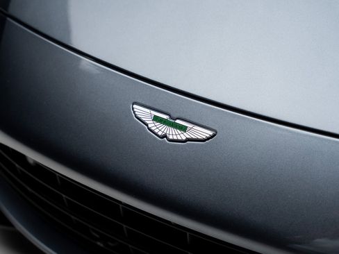 Used 2022 Aston Martin V8 Vantage Coupe image 12