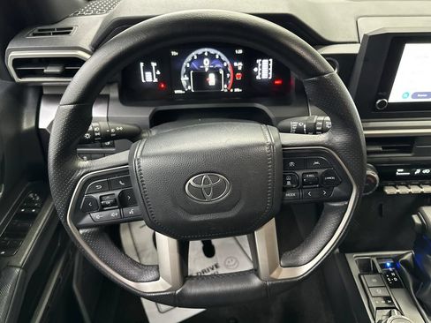 Used 2025 Toyota 4Runner SR5 AWD/4WD image 23