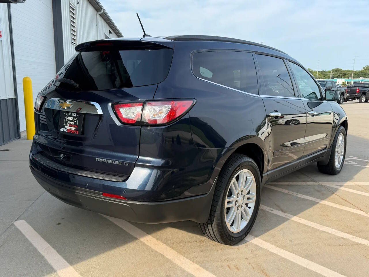 Used 2015 Chevrolet Traverse LT FWD image 4