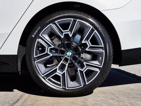 Used 2026 BMW 550e xDrive AWD/4WD image 18