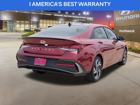 Used 2025 Hyundai Elantra Sport FWD image 7