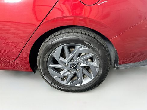 Used 2024 Hyundai Elantra SEL image 11