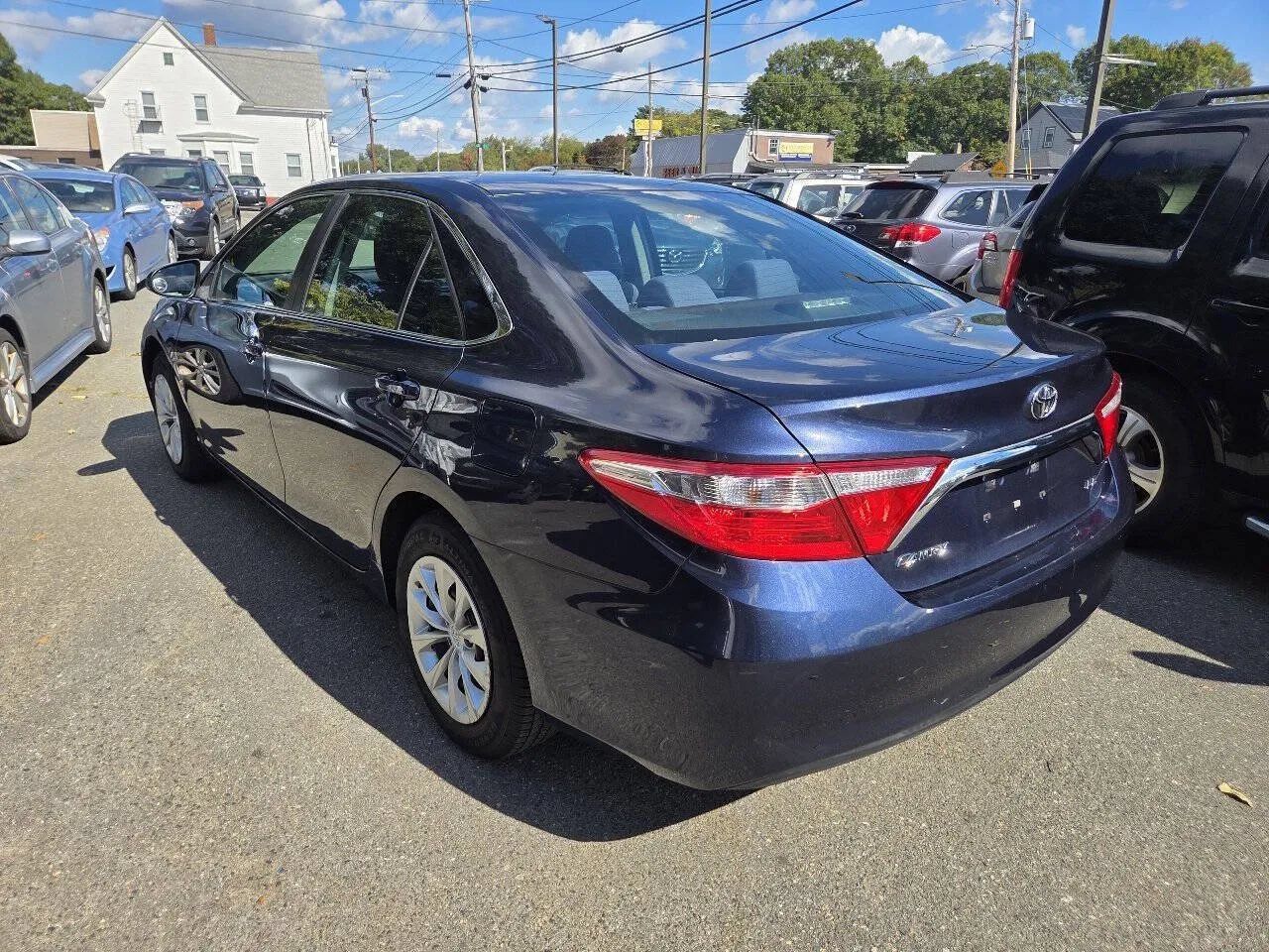 Used 2015 Toyota Camry LE FWD image 16