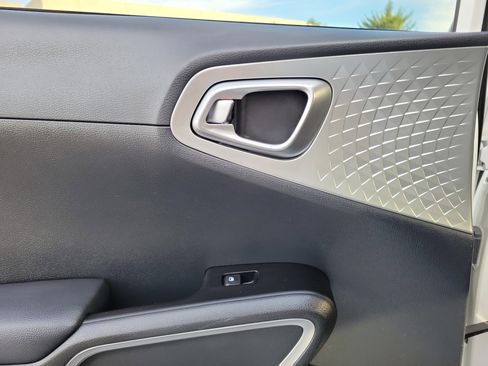 Used 2024 Kia Soul LX w/ Option Group 015 image 12