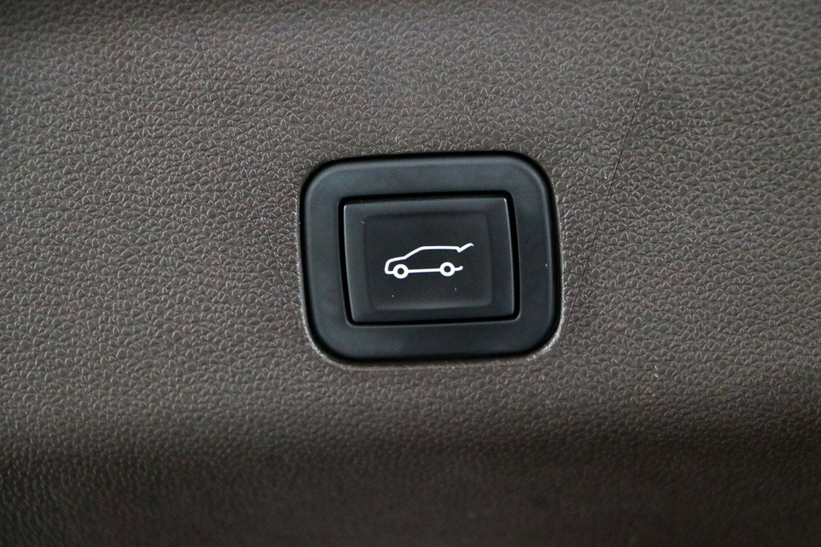 Used 2023 GMC Yukon SLT w/ SLT Premium Package AWD/4WD image 35