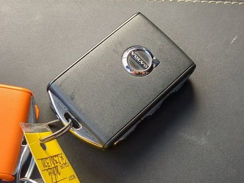 Used 2024 Volvo XC40 Recharge Plus w/ Protection Package Premier image 27