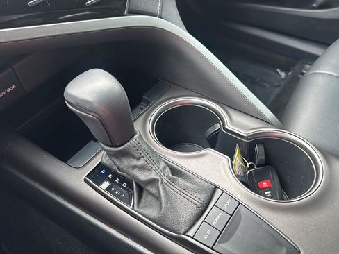 Used 2022 Toyota Camry SE w/ Convenience Package FWD image 34