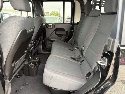 Used 2024 Jeep Gladiator Rubicon w/ Technology Group AWD/4WD image 15