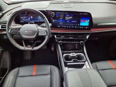 Used 2024 Chevrolet Traverse RS image 12