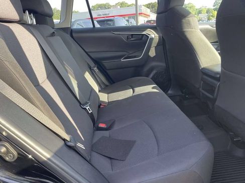 Used 2021 Toyota RAV4 LE AWD/4WD image 18