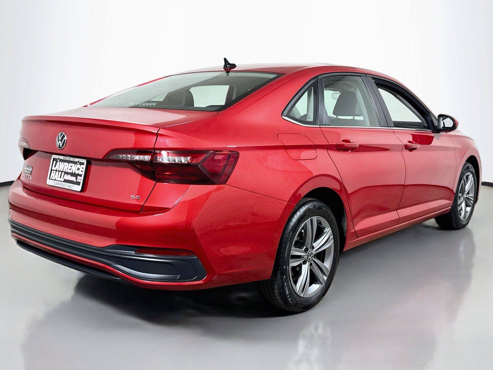 Used 2024 Volkswagen Jetta SE FWD image 4