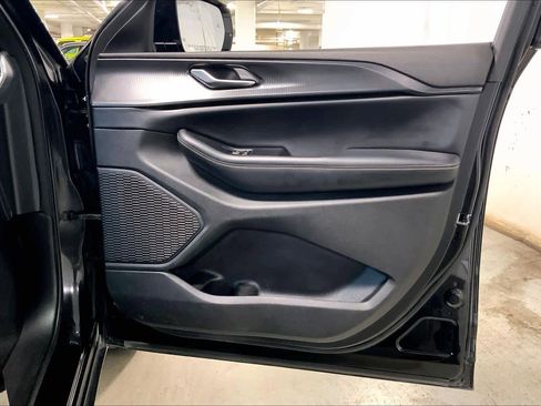 Used 2023 Jeep Grand Cherokee L Laredo image 22