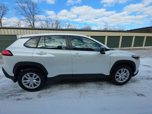 Certified 2022 Toyota Corolla Cross L image 7