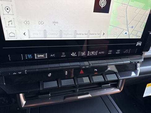 New 2025 GMC Hummer EV 2X AWD/4WD image 32