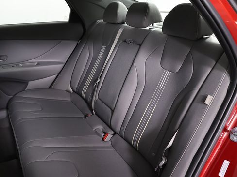 Certified 2024 Hyundai Elantra SEL w/ Convenience Package image 31