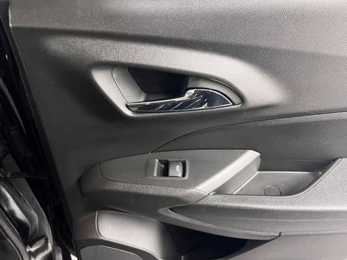 Used 2025 Chevrolet Trax LT w/ LT Convenience Package image 34