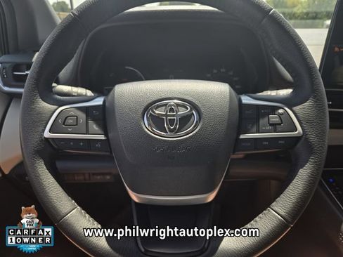 Used 2022 Toyota Sienna XLE FWD image 24