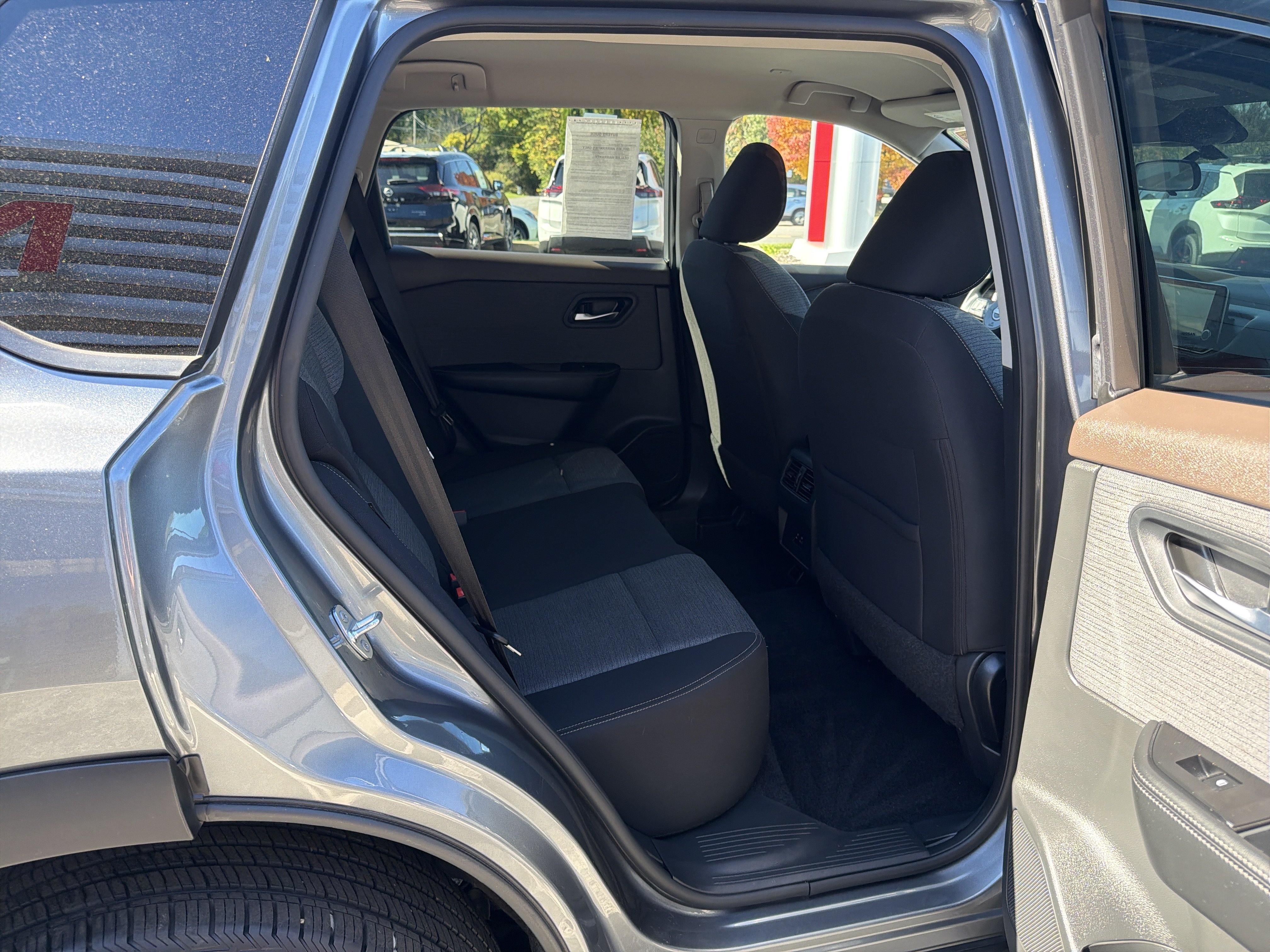 Used 2023 Nissan Rogue SV AWD/4WD image 9