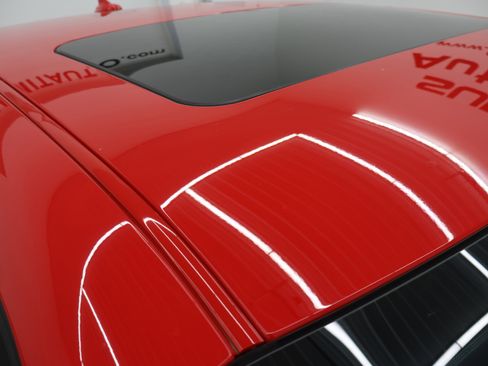 Used 2018 Dodge Challenger SRT Hellcat RWD image 4