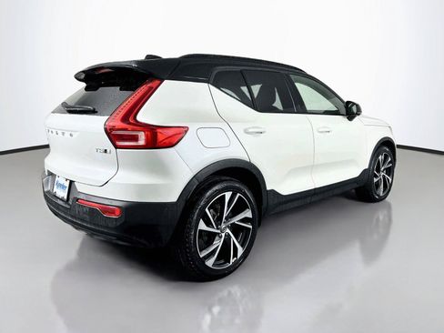 Used 2022 Volvo XC40 T5 R-Design AWD/4WD image 6