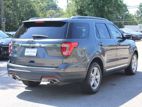 Used 2018 Ford Explorer XLT w/ Equipment Group 202A FWD image 8