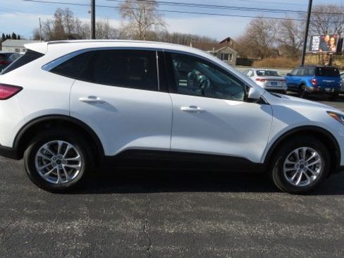 Certified 2021 Ford Escape SE image 9