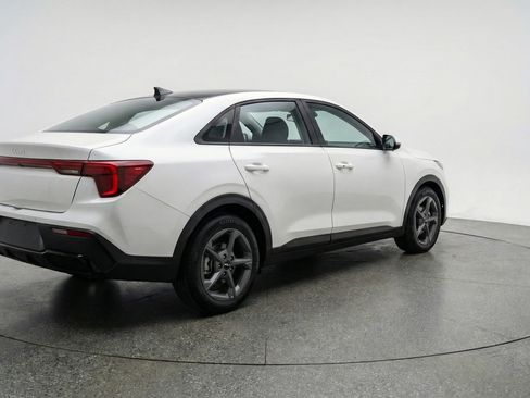 Used 2025 Kia K4 LXS image 9