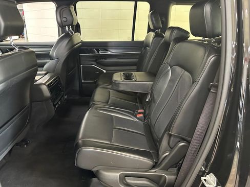 Certified 2024 Jeep Wagoneer Series II w/ Flexible Seating Group AWD/4WD image 37